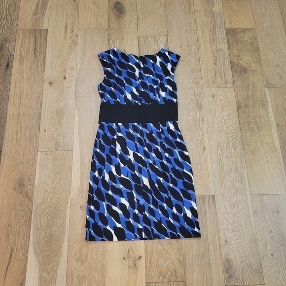 Sandra Darren Women's blue/white/black printed dress size 10 - Picture 3 of 7